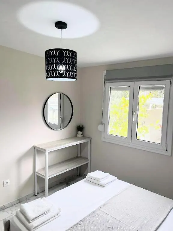 Apartment Studio Coral By The Sea Neo Epivates